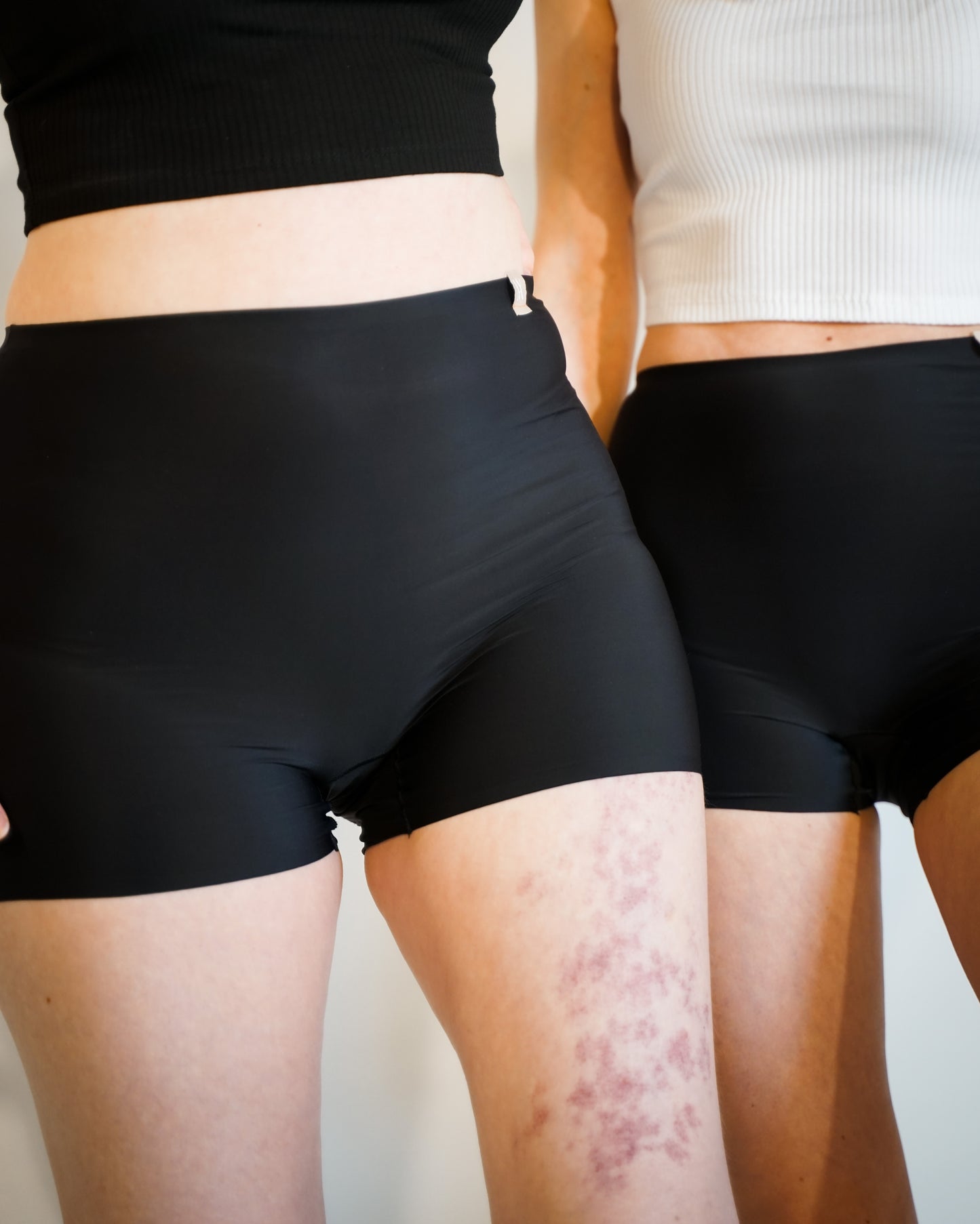 STAY SHY SHORT - BLACK