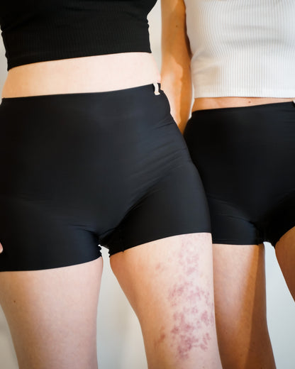 STAY SHY SHORT - BLACK